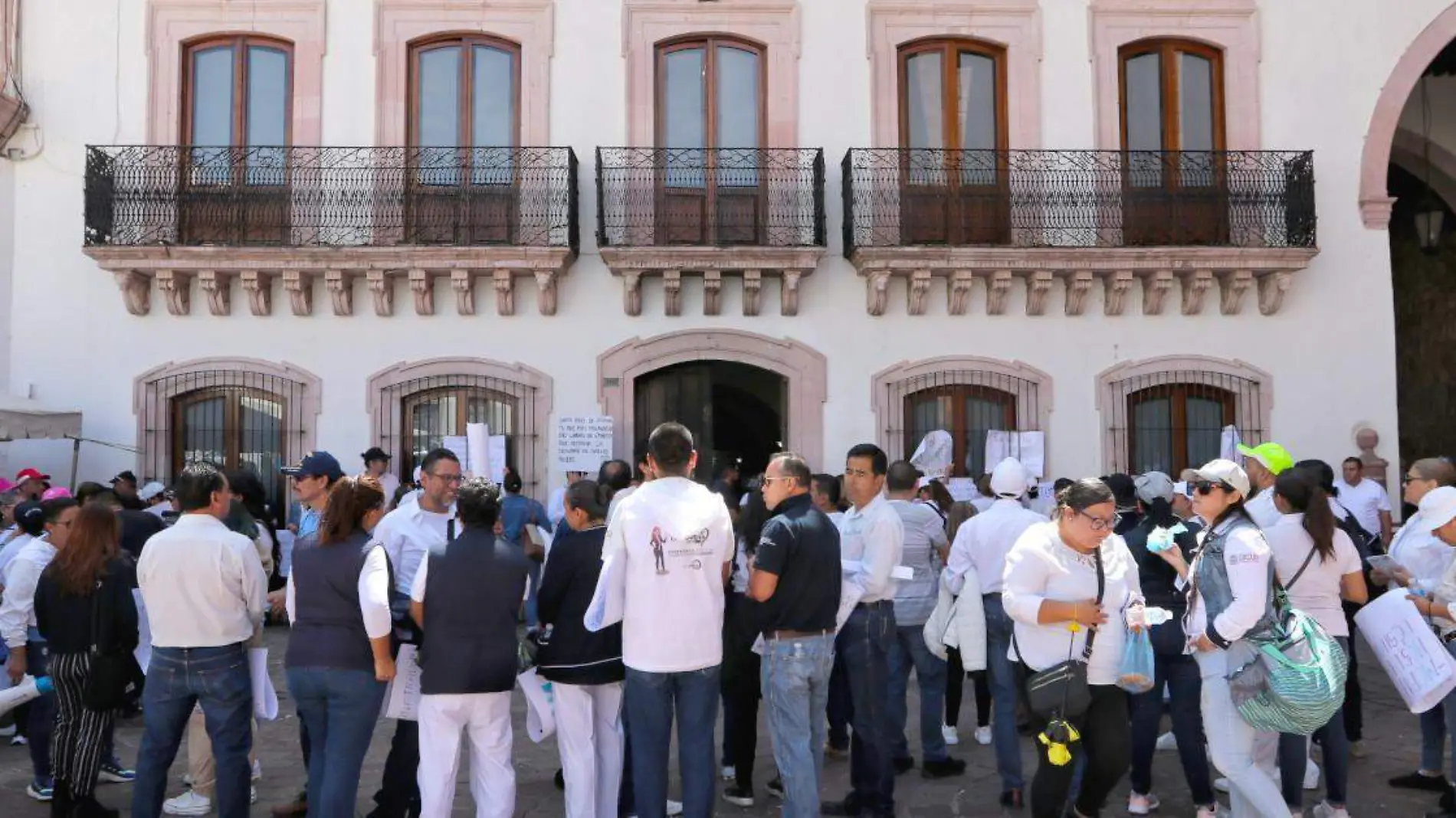 Protesta del SNTSA afuera de Palacio de Gobierno Zacatecas